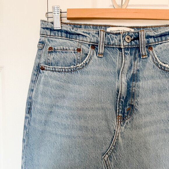 Abercrombie & Fitch - Denim Skirt. Size 26 / 2 - Picture 4 of 15
